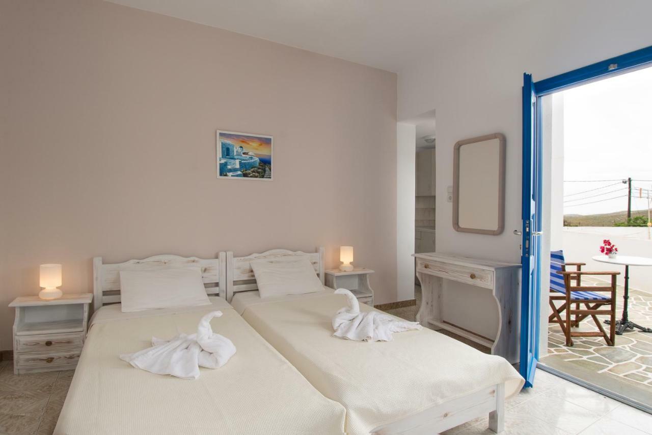 Evgenia Rooms And Apartments Folégandros エクステリア 写真