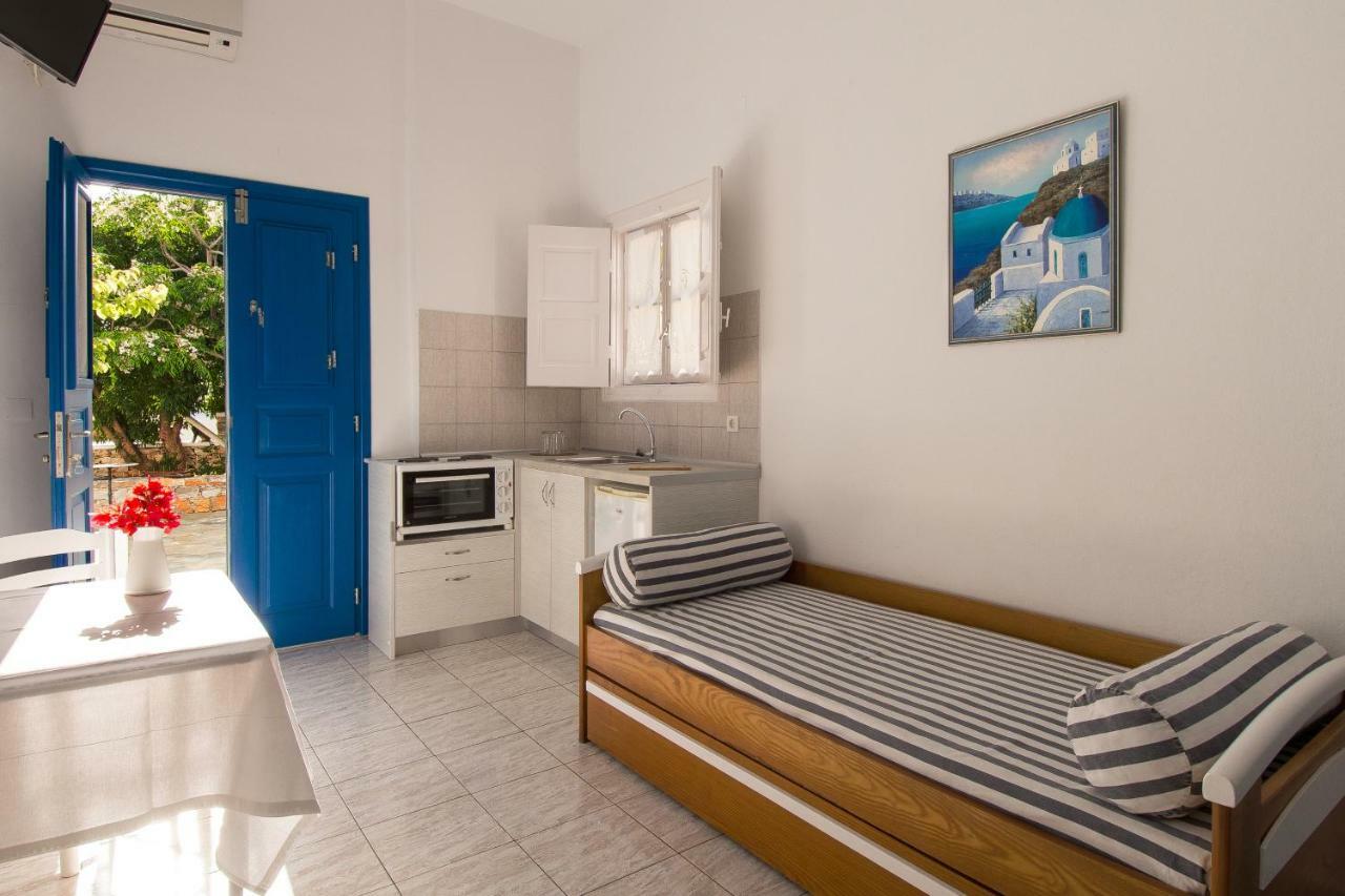 Evgenia Rooms And Apartments Folégandros エクステリア 写真