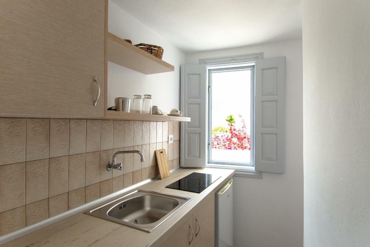 Evgenia Rooms And Apartments Folégandros エクステリア 写真